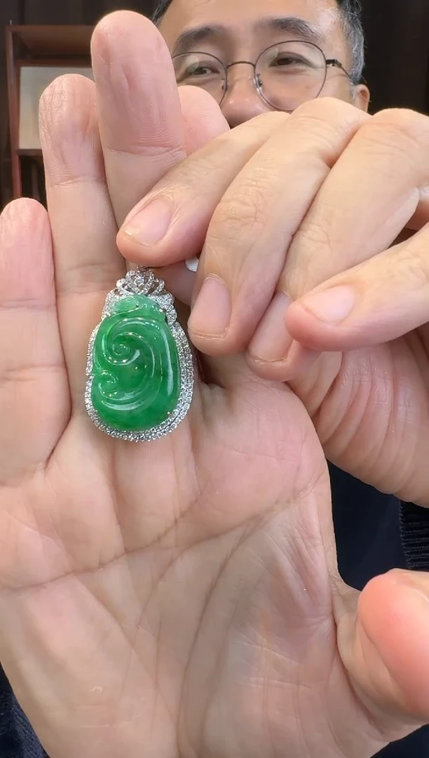 【闪购商品】翡翠吊坠(不含链)18K金镶嵌如意