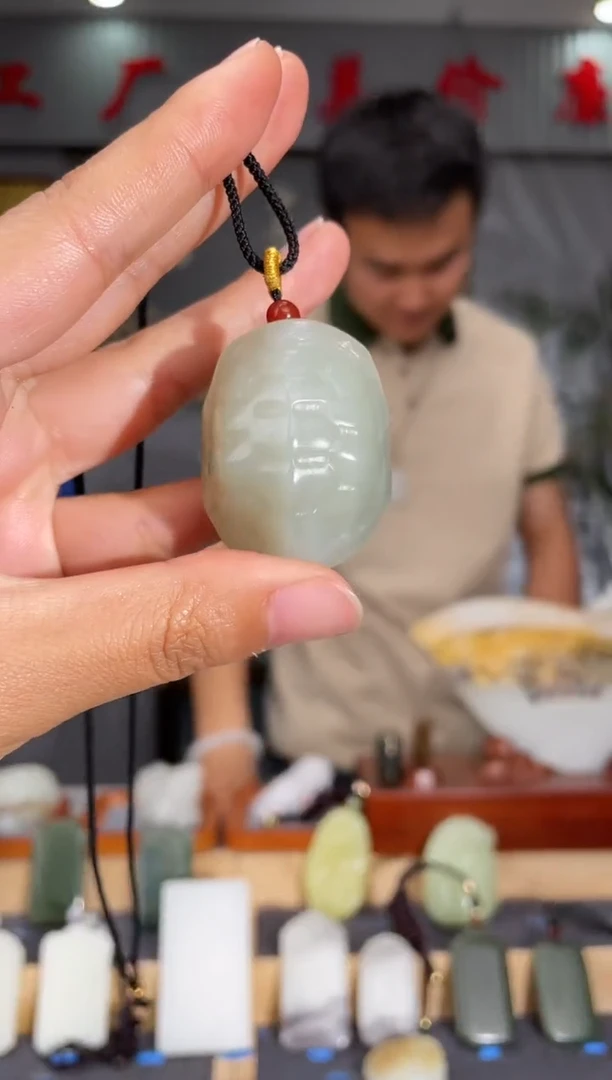 和田玉未镶嵌颈饰1