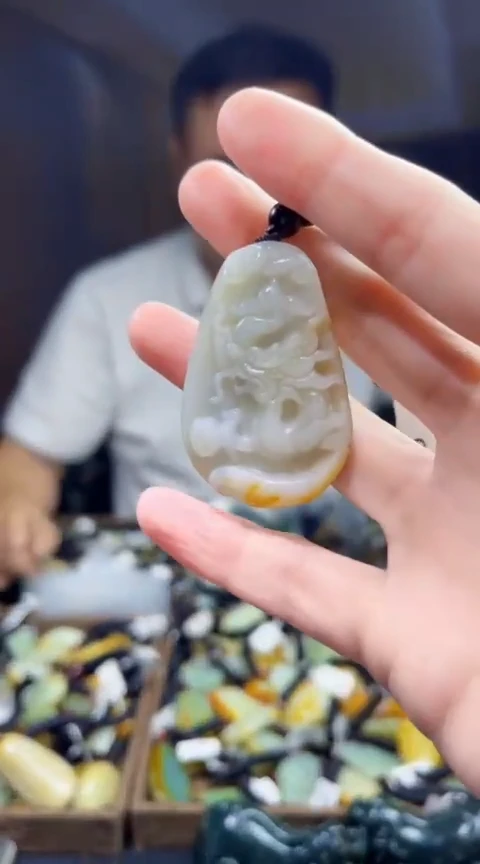 和田玉未镶嵌颈饰·