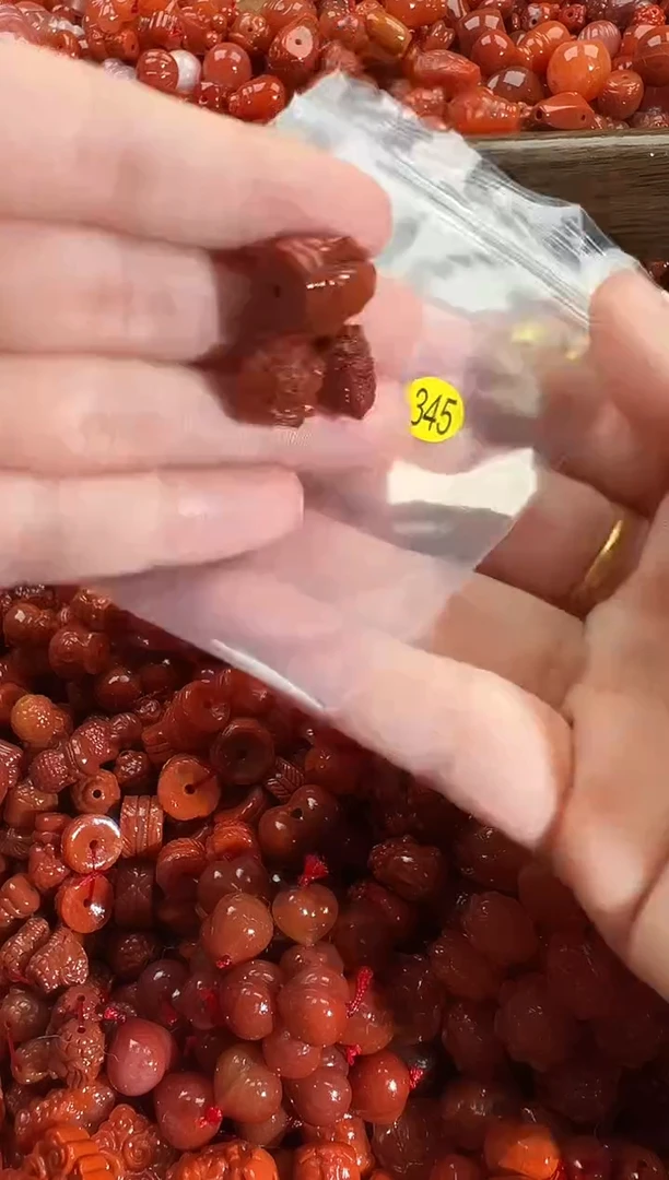 颈饰未镶嵌南红玛瑙1