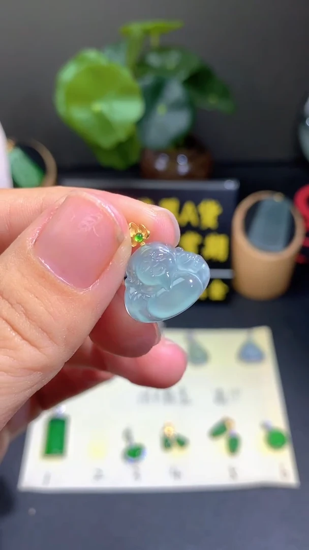 翡翠18K金镶嵌颈饰翡翠A货