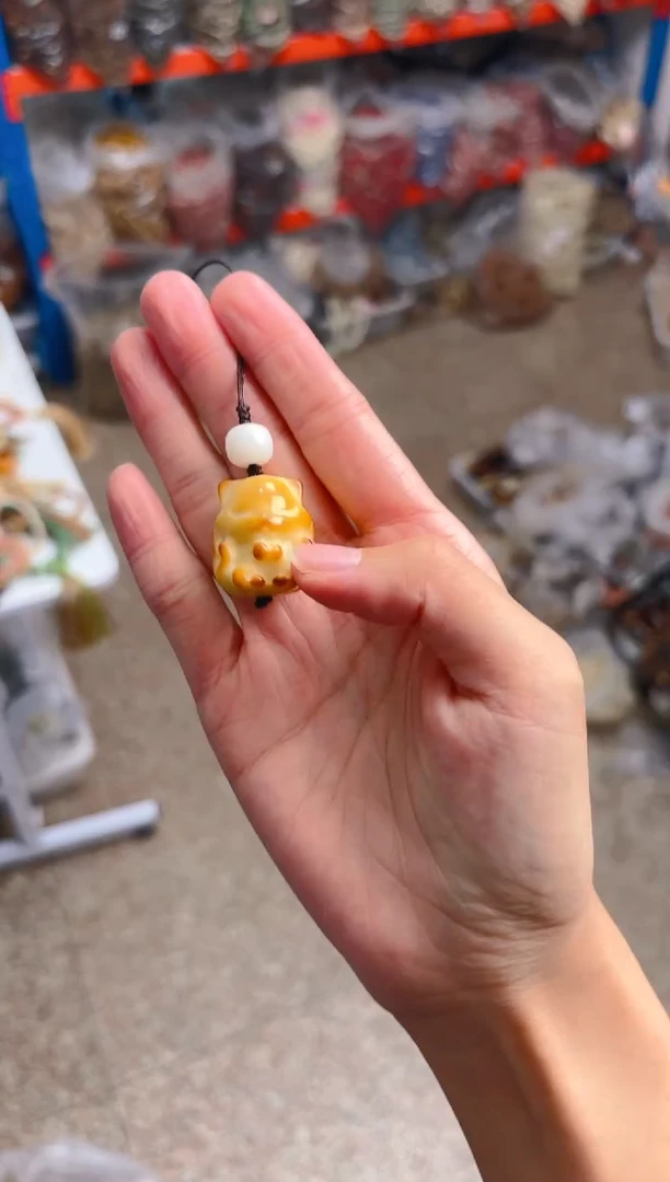 吊坠菩提根/象牙果黄色凤九挂件