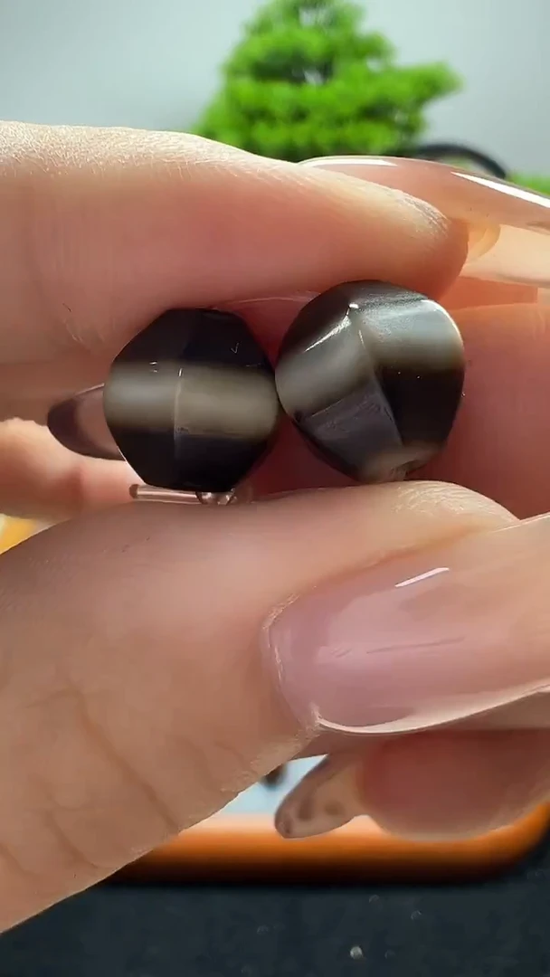 玛瑙/玉髓颈饰未镶嵌1.（微瑕）