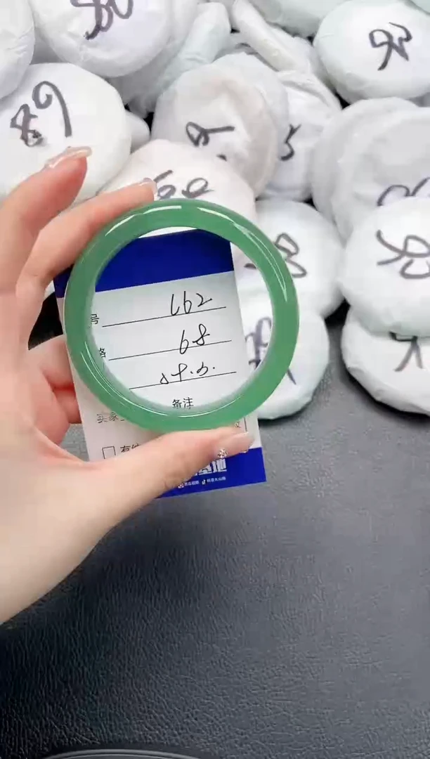 【闪购商品】石英质玉手镯未镶嵌 18L62-59