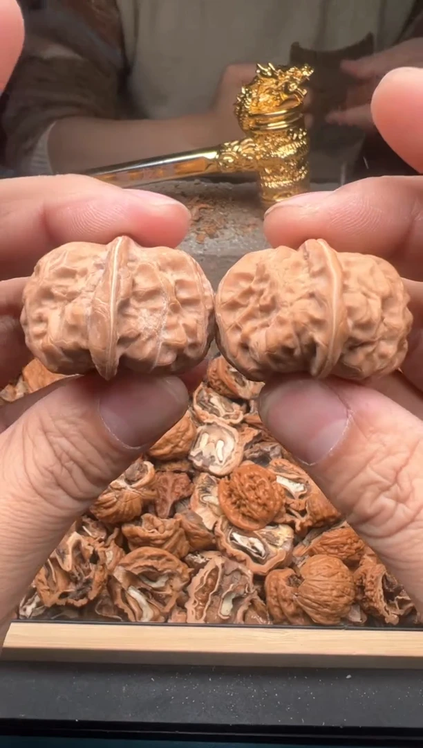 【闪购商品】文玩核桃把件37左右全品无修白茬门头沟元宝随机一对