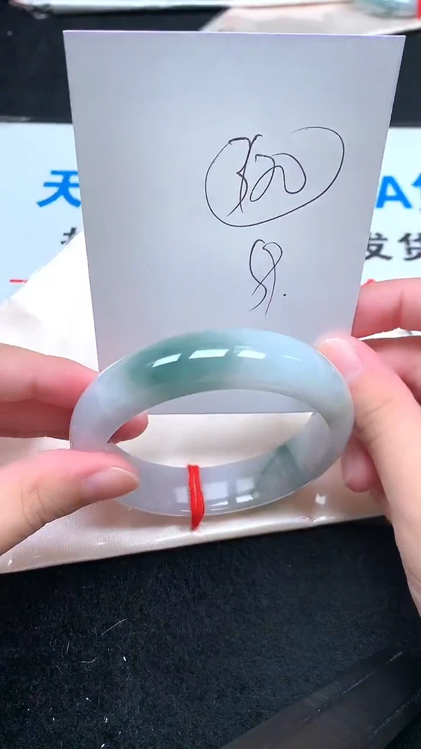 未镶嵌手镯翡翠.