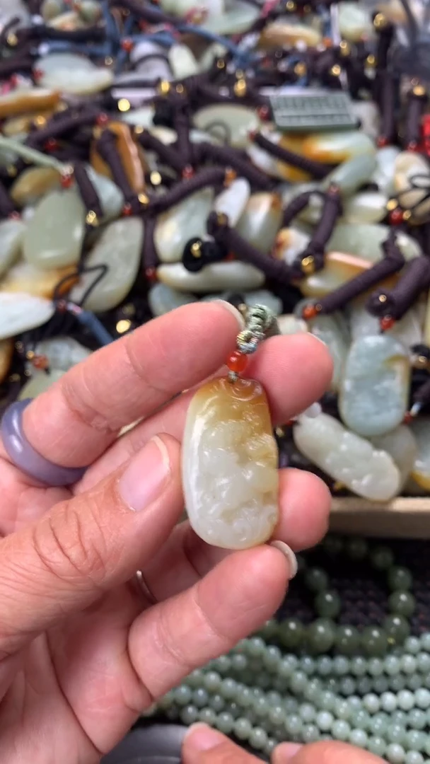 【闪购商品】和田玉颈饰未镶嵌多样性发货没有证书拍一发一有瑕