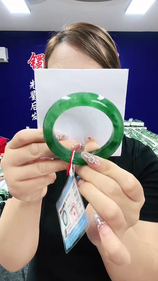 未镶嵌手镯石英质玉（非洲翠）1