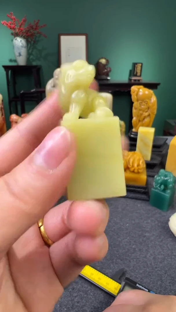 【闪购商品】青田石灯光冻瑞兽钮