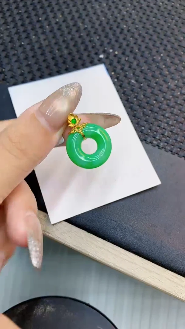 颈饰18K金镶嵌翡翠1