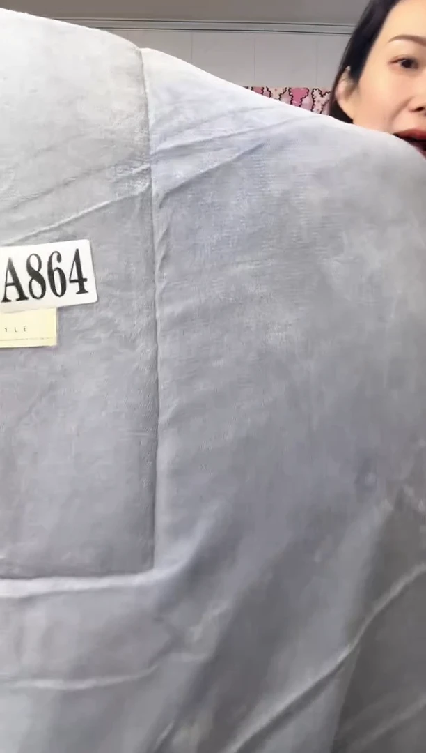 牛奶绒864两米灰色被子