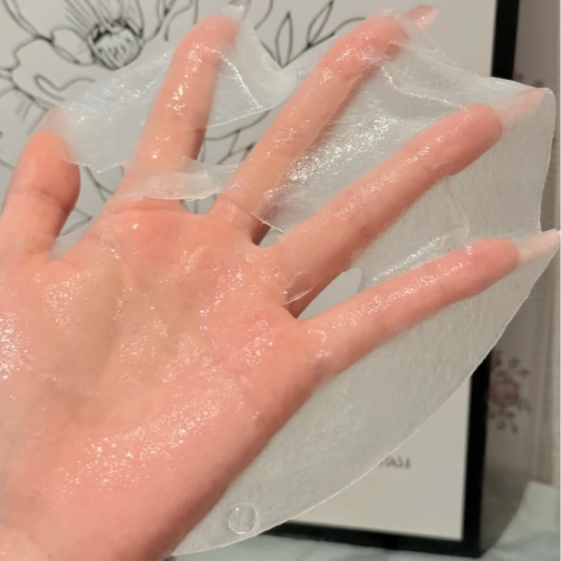 黑色袋子装的水面膜