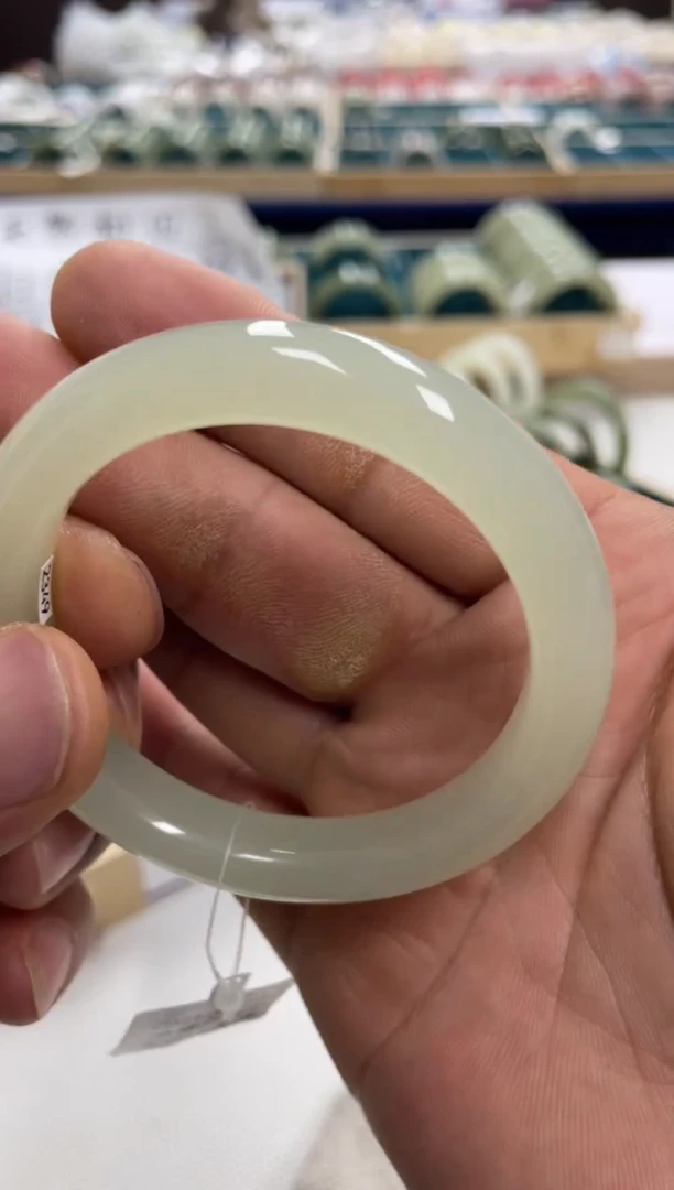 未镶嵌手镯和田玉O****.和田玉手镯128666