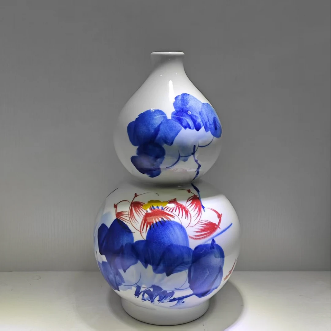 景德镇青花红莲葫芦瓶