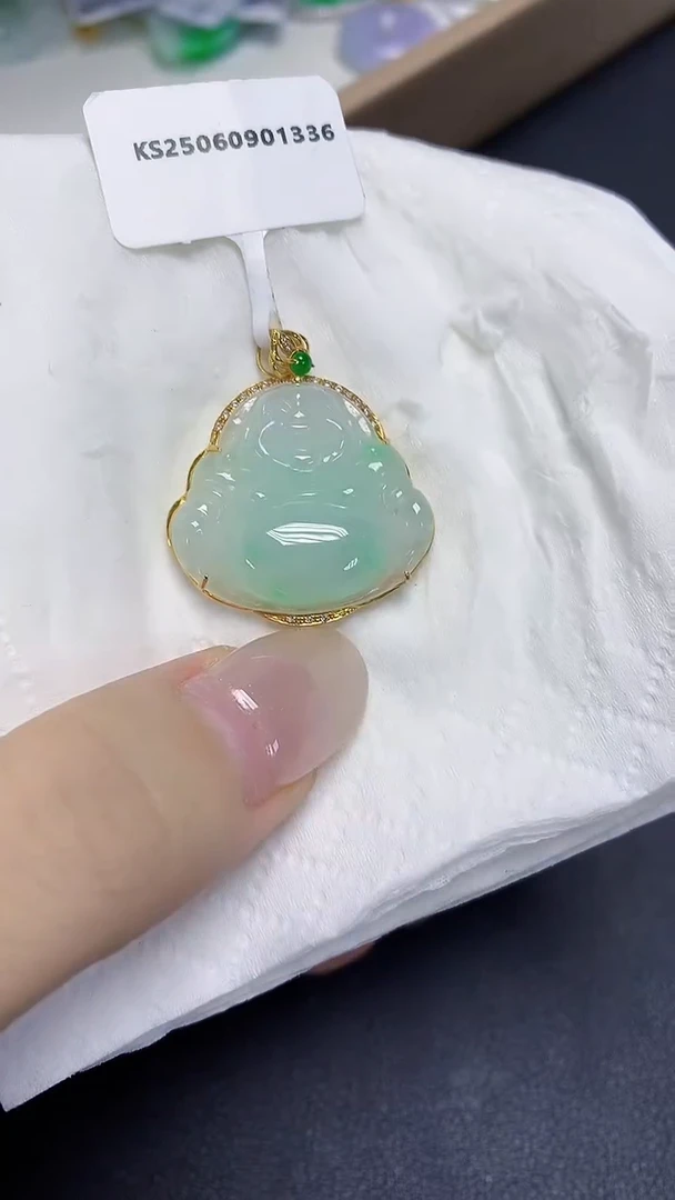 翡翠18K金镶嵌颈饰天然缅甸翡翠A货