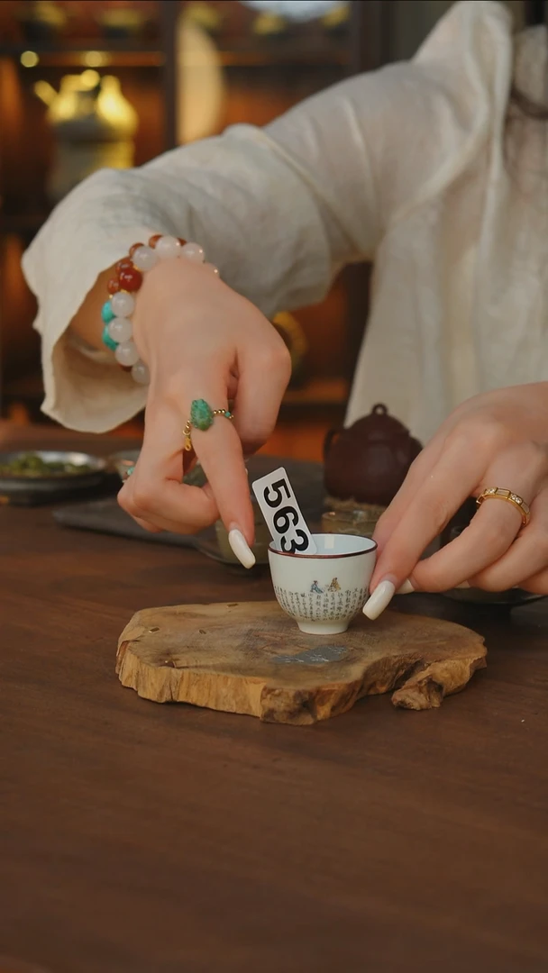 包铜人物诗文小杯..563