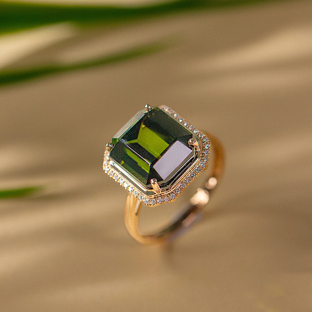 18K金碧玺戒指，10.3ct围镶经典款，天然巴西碧玺