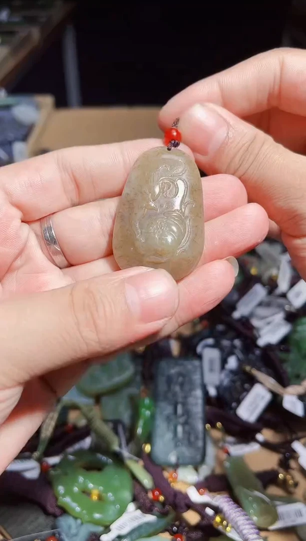 颈饰未镶嵌和田玉1