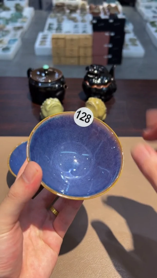 128窑承龙泉青瓷华蓝斗笠杯