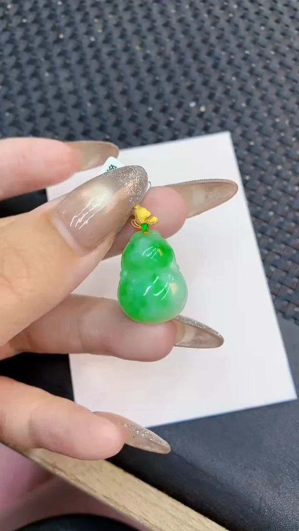 颈饰18K金镶嵌翡翠1