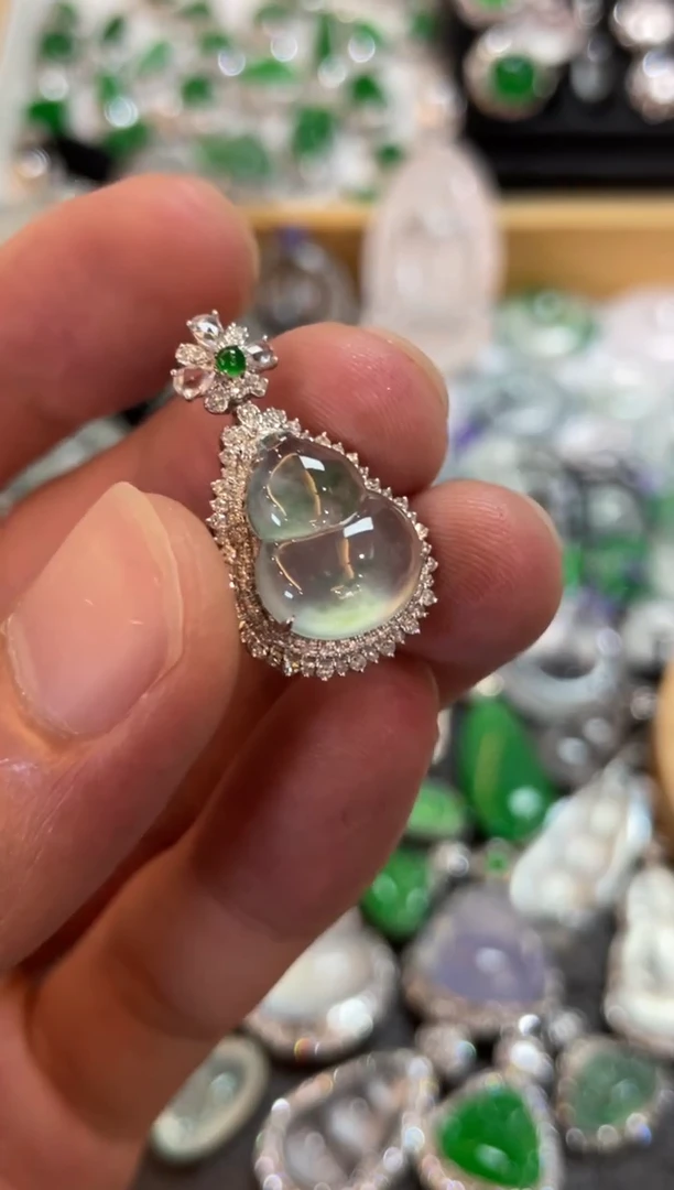 翡翠18K金镶嵌吊坠(不含链)葫芦