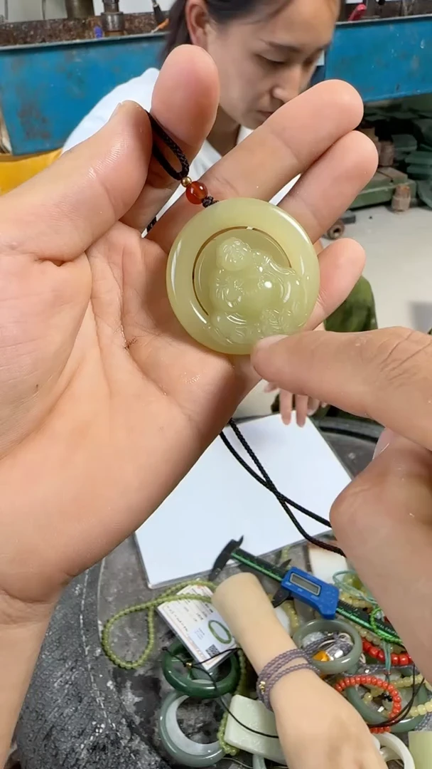 和田玉未镶嵌吊坠(赠链)双面圆佛