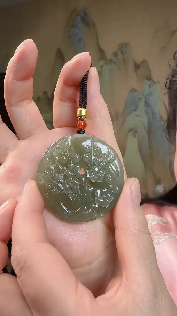 颈饰未镶嵌和田玉.