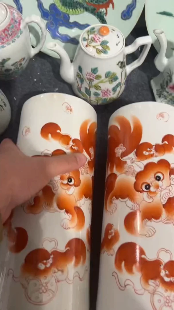 摆件瓷摆件瓷摆件红狮子冒桶