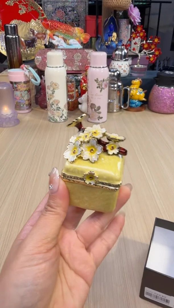 118七宝黄色花枝盒