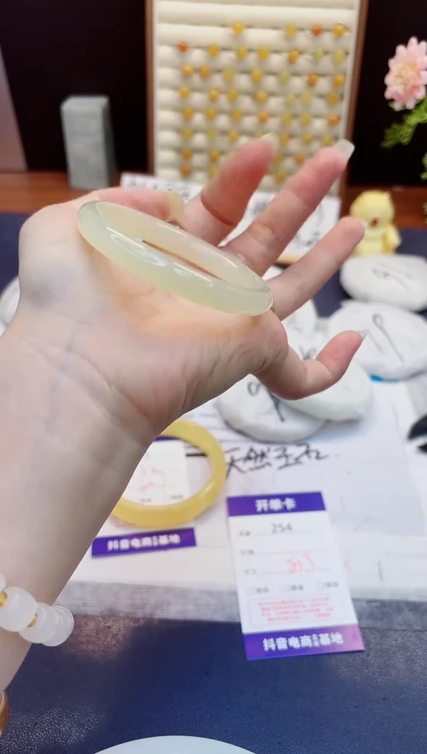 未镶嵌手镯石英质玉254-美人条晴水-圈口53