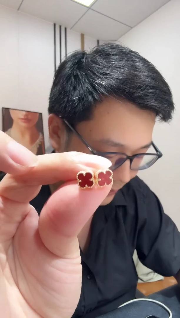 玛瑙/玉髓耳钉18K金镶嵌红色k黄，小号四叶草耳钉GHJ