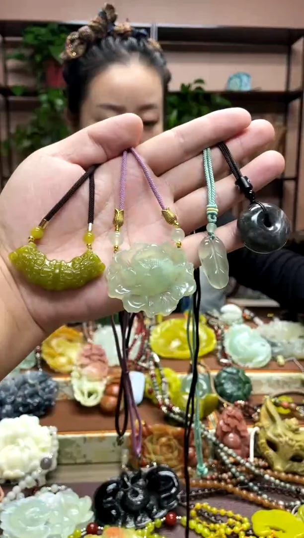 未镶嵌岫玉颈饰·