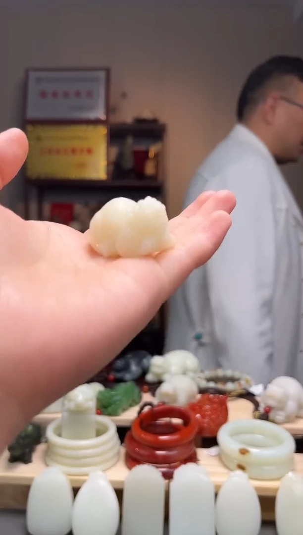 颈饰未镶嵌和田玉吊坠1