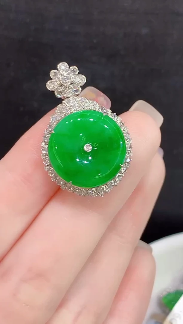 吊坠(不含链)18K金镶嵌翡翠多样性发其一