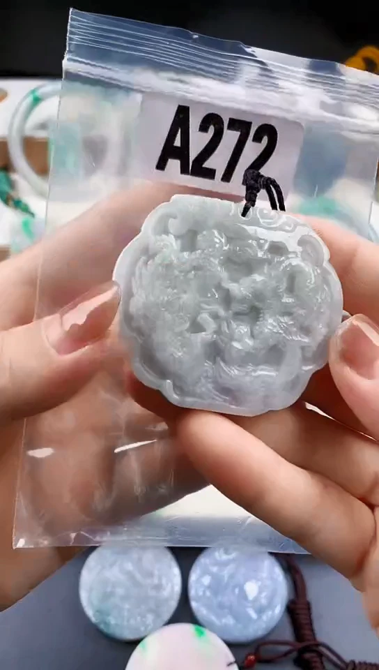 颈饰未镶嵌翡翠天然翡翠吊坠挂件