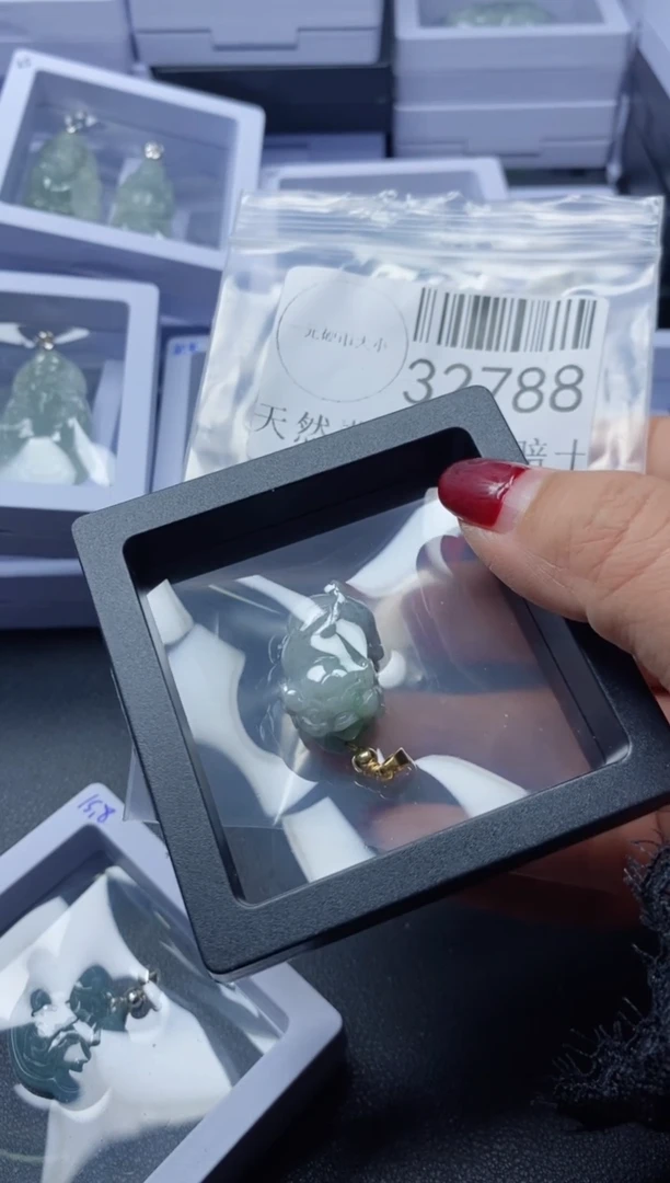 【闪购商品】翡翠吊坠(不含链)未镶嵌32788