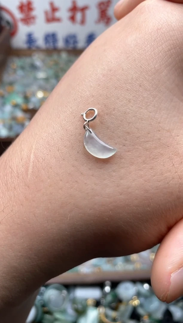 【闪购商品】翡翠颈饰未镶嵌哥哥