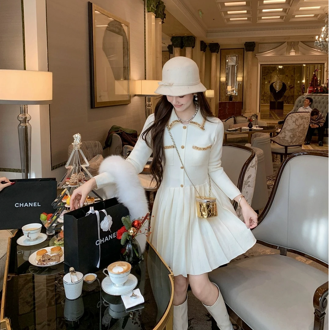 鱼兔子的兔子法式千金针织连衣裙女秋冬2024新款百褶打底裙子