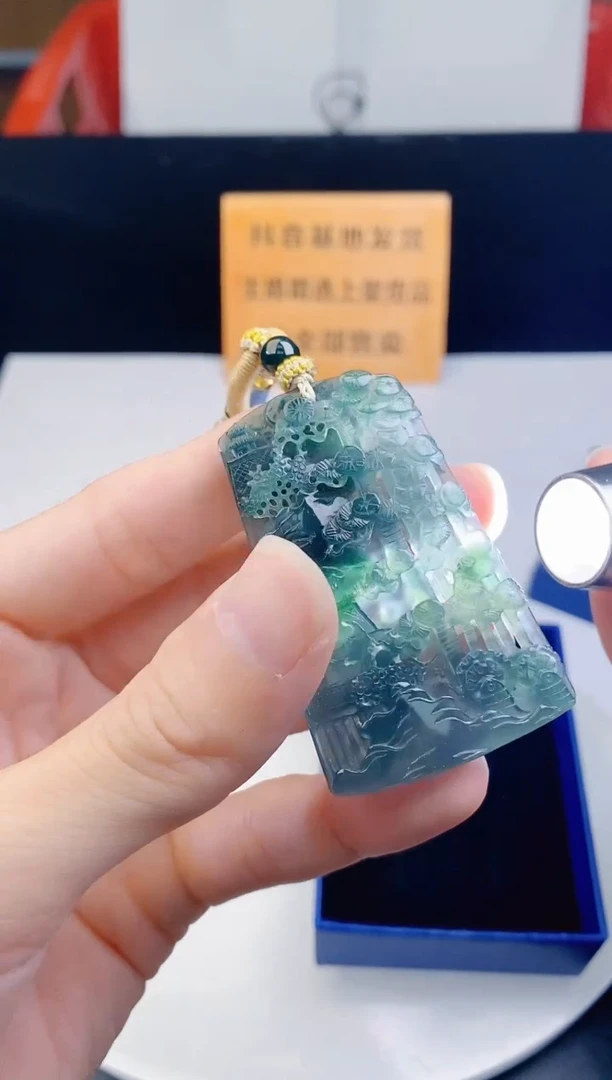 颈饰未镶嵌翡翠·