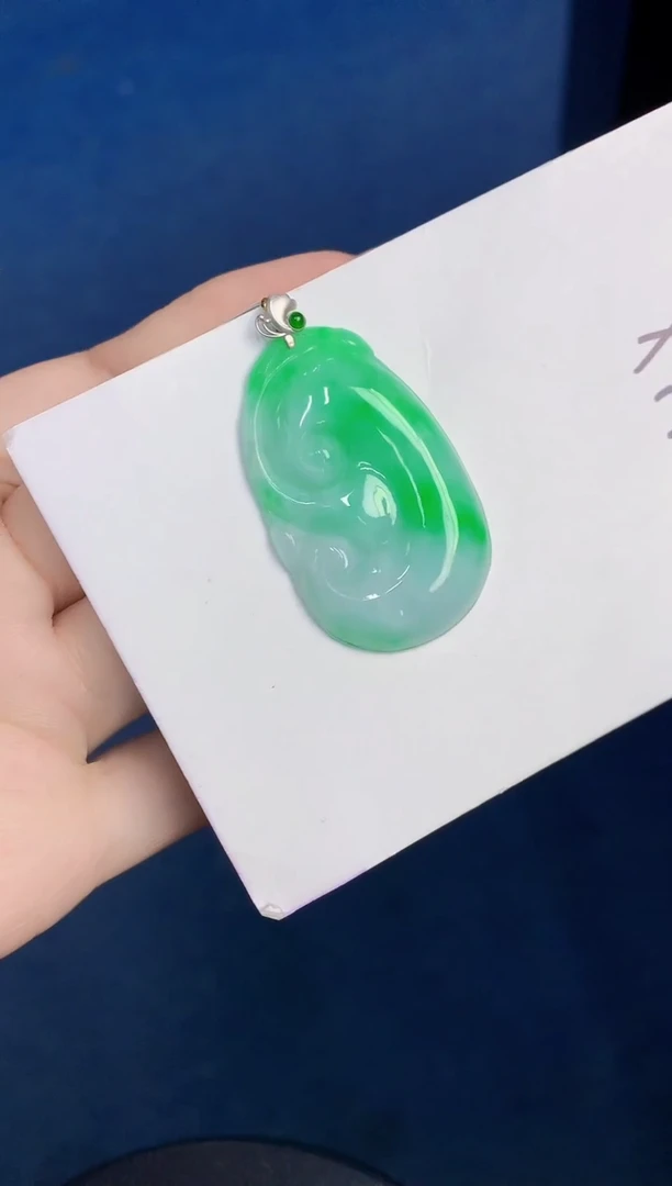 颈饰18K金镶嵌翡翠缅甸天然翡翠A货