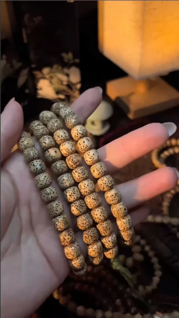 吊坠星月菩提精工级陈籽桶珠9*8长串（B）