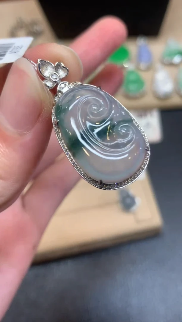 翡翠18K金镶嵌颈饰如意【无服务费】