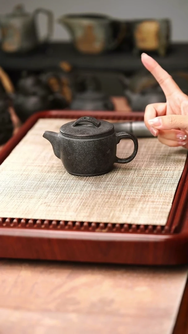 庄惠军老师作品冰碛岩重工雕刻薄胎凤鸣汉瓦壶