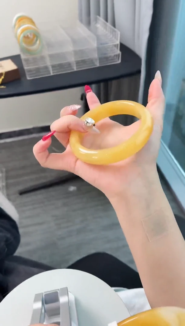 未镶嵌手镯石英质玉91.60