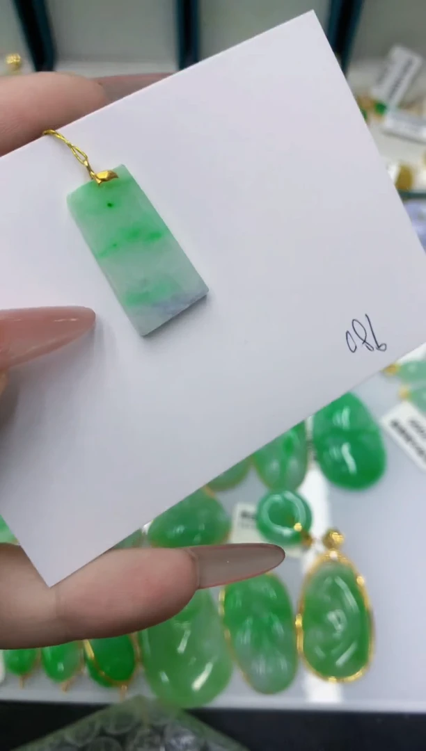 颈饰18K金镶嵌翡翠111111