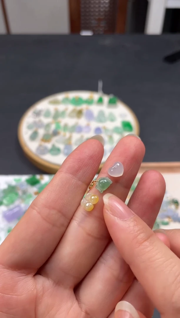 吊坠(不含链)18K金镶嵌翡翠3个JK108