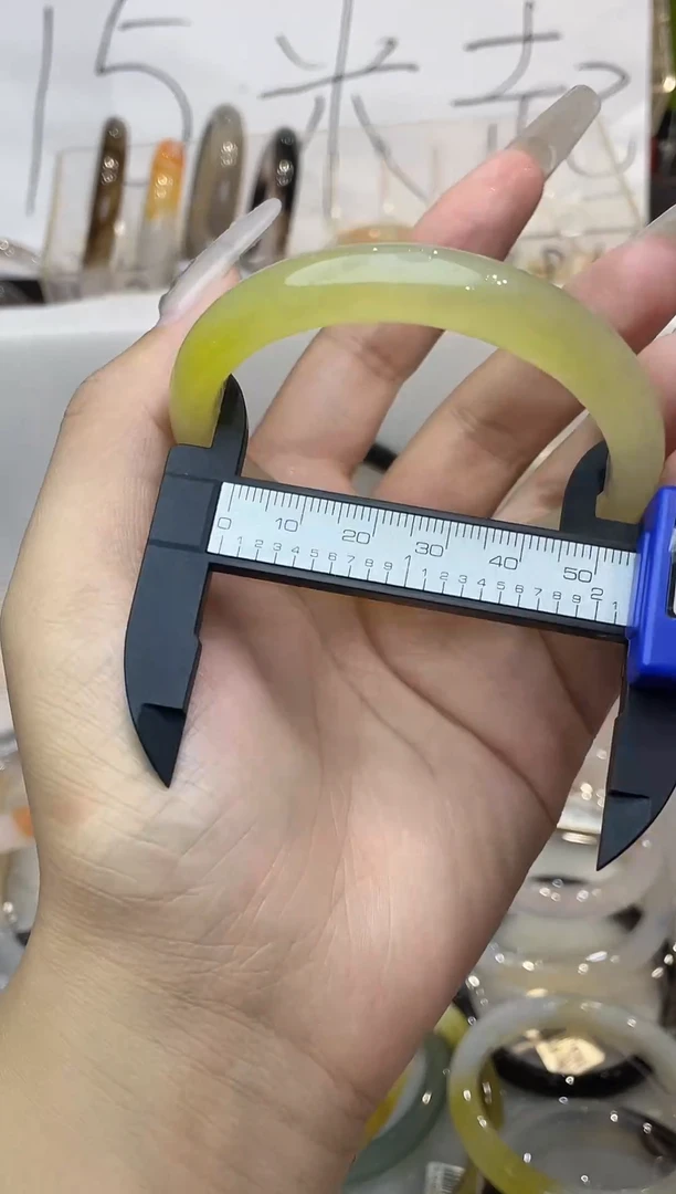 玛瑙/玉髓手镯未镶嵌55圈口