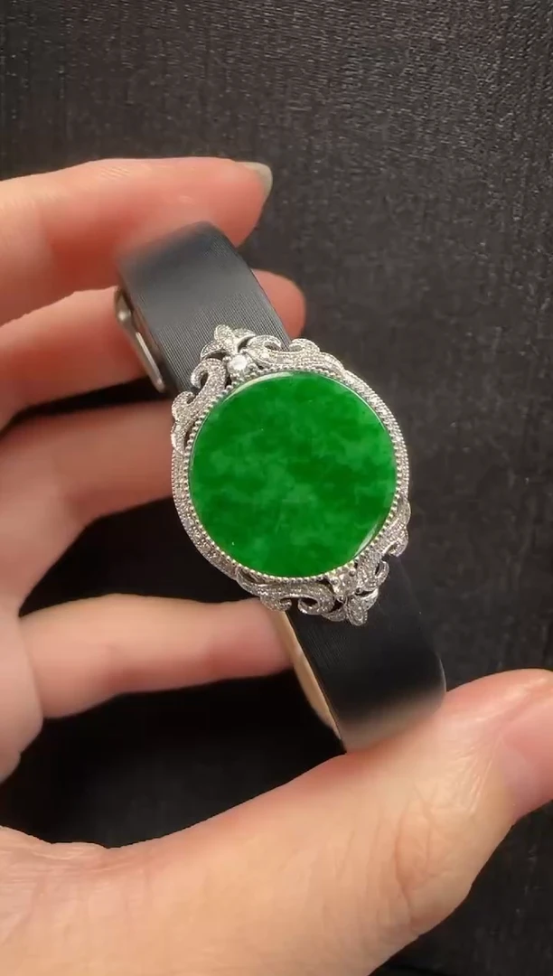 颈饰18K金镶嵌翡翠124无事牌一个