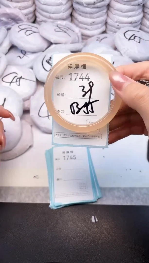 玛瑙/玉髓手镯未镶嵌1744