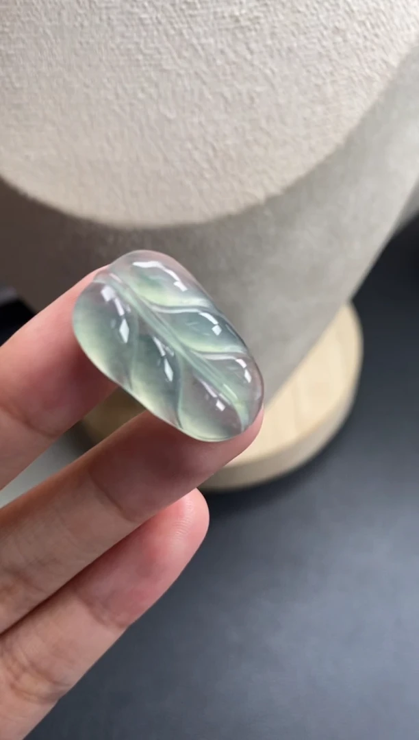 颈饰未镶嵌翡翠冰种叶子